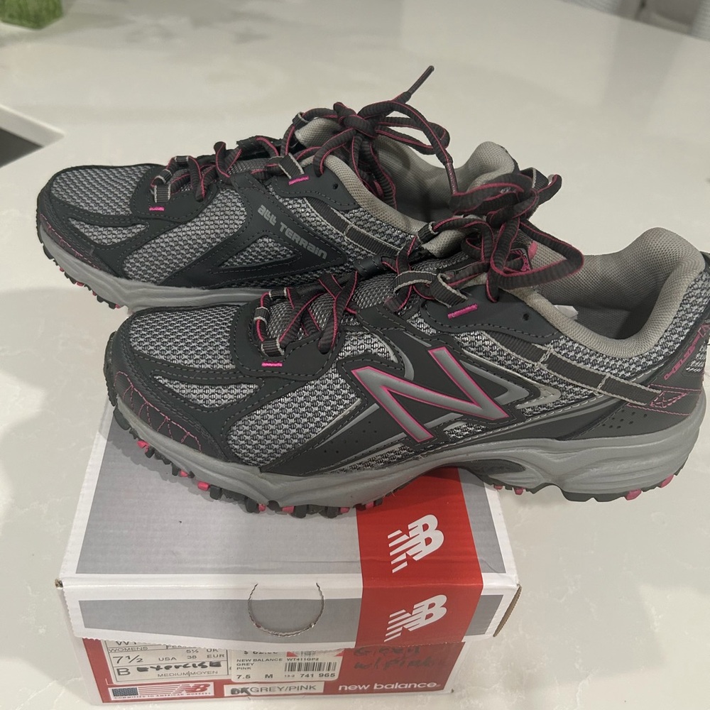 New Balance Women's Athletic Shoes in Gray and Pink